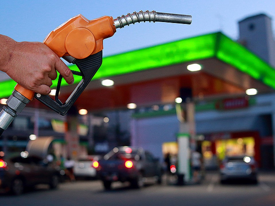 Óriási áresés jön a benzinkutakon