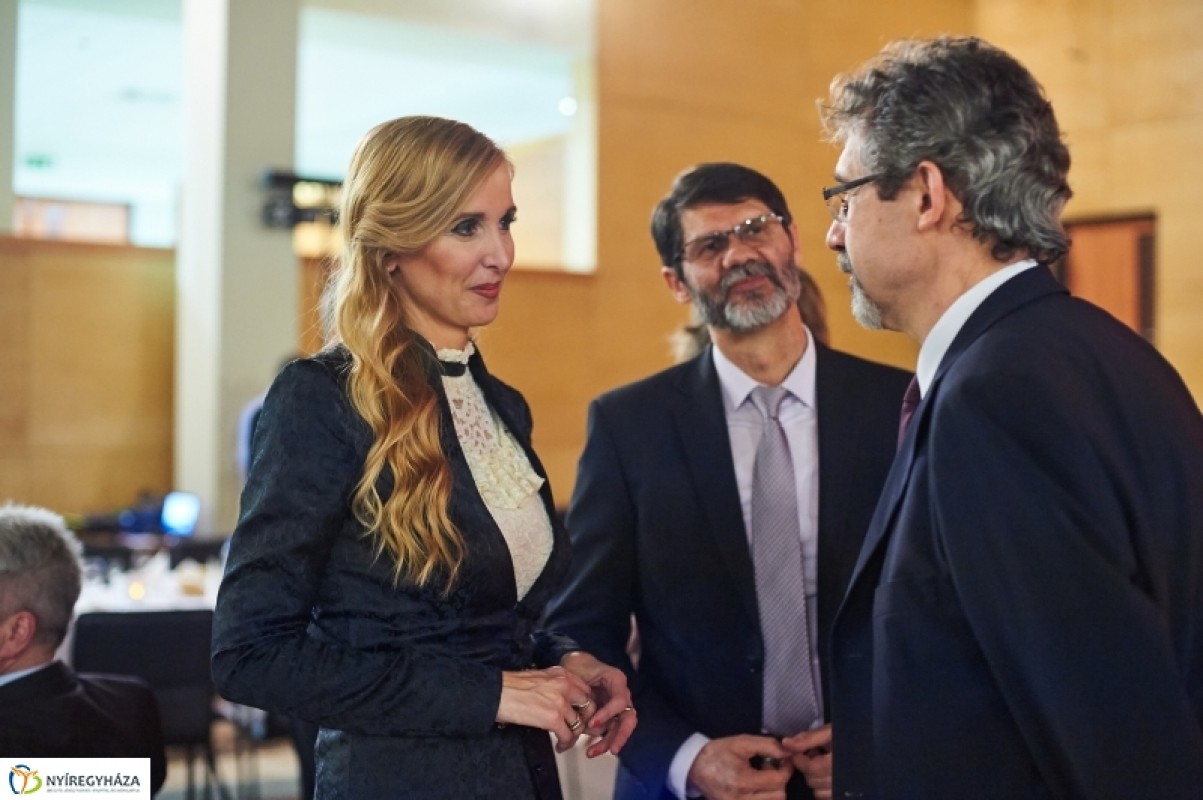 Fergeteges hangulatú bál a Nyíregyházi Egyetemen