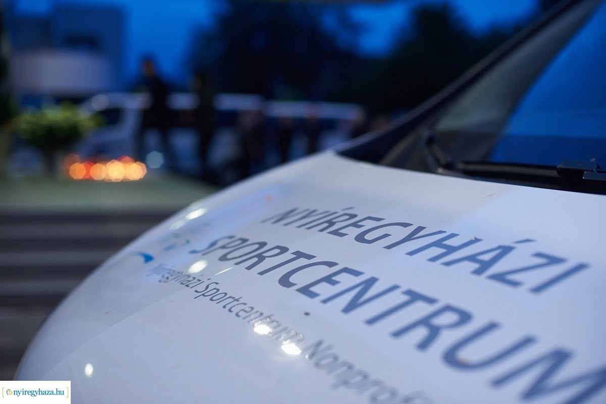 Sitku Ernőre emlékeztek szombaton este a Continental Aréna bejáratánál