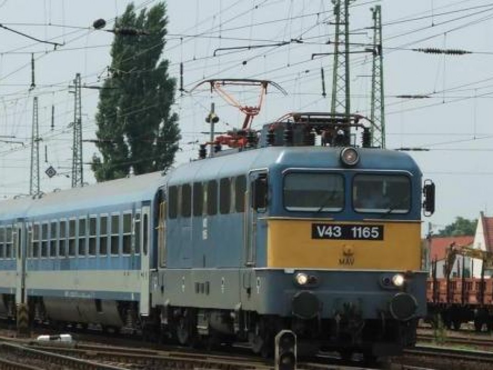 FORMA-1 MAGYAR NAGYDÍJRA VONATTAL