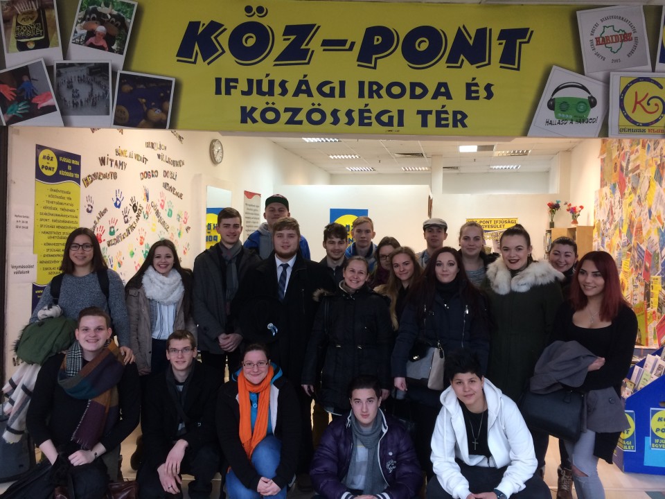 Zajlik az élet a Mustárházban