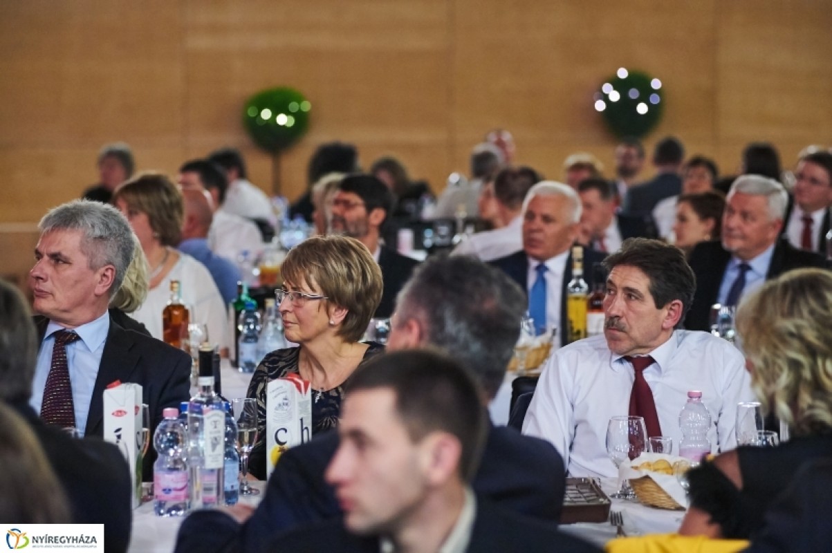 Fergeteges hangulatú bál a Nyíregyházi Egyetemen