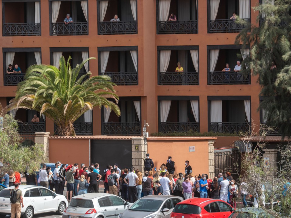 Nyaralás a pokolban - Magyarok is ragadtak ott Tenerifén a koronavírus miatt