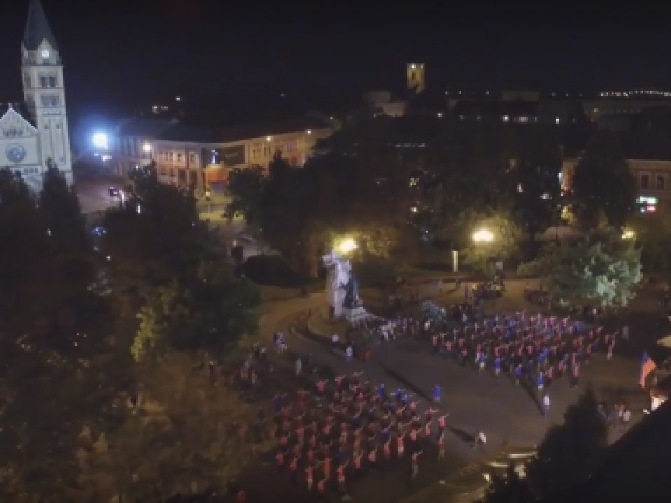 FLASHMOB A KOSSUTH TÉREN-EZT MEG KELL NÉZNED