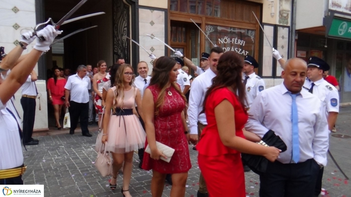 KARDOT RÁNTOTT A NÁSZNÉP-Nézd meg a képeket!