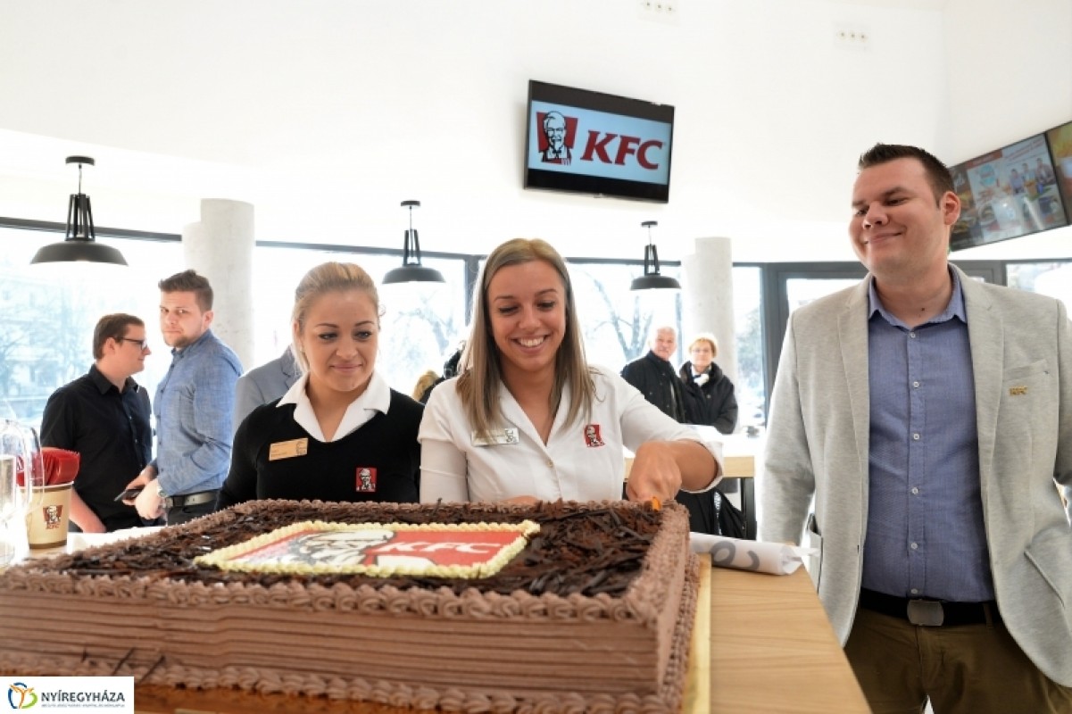 Megnyitott Nyíregyházán a KFC