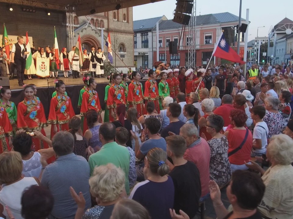 Megtelt a Kossuth tér-Nézd meg a képeket!