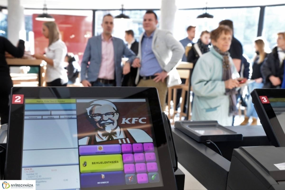Megnyitott Nyíregyházán a KFC