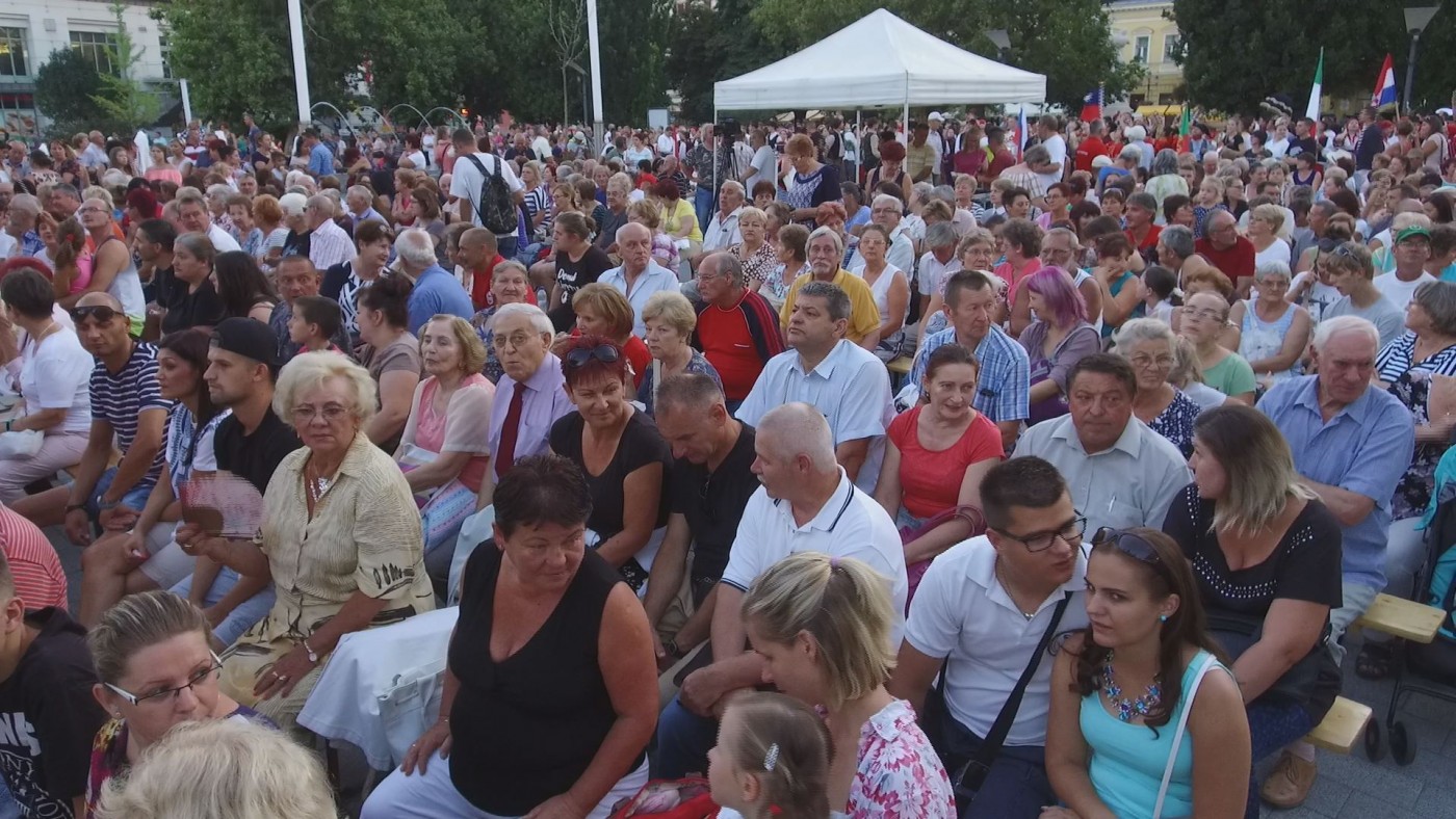 Megtelt a Kossuth tér-Nézd meg a képeket!