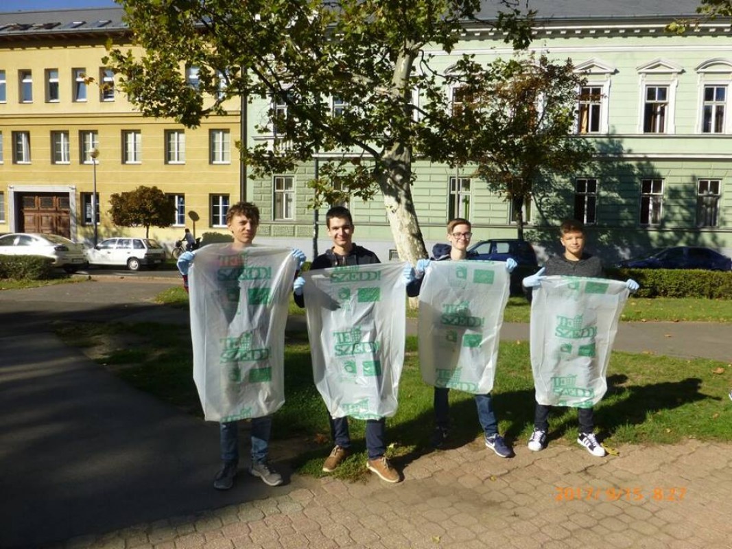 Önkénteskedtek a kölcseysek! Nézd meg a képeket!