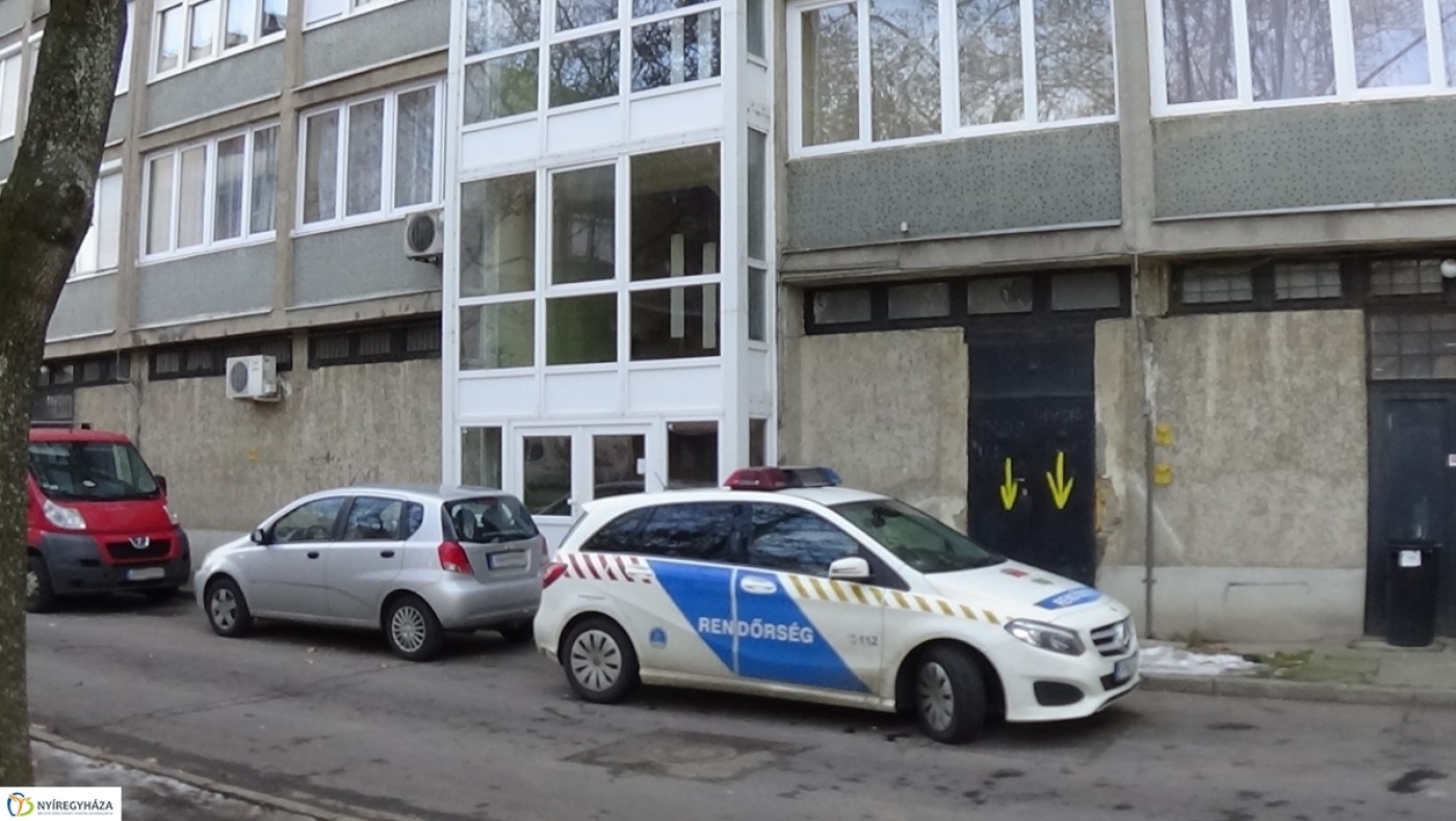 Újabb tragikus zuhanás a 9. emeletről - A fiatal nő ikergyerekeket hagyott itt!