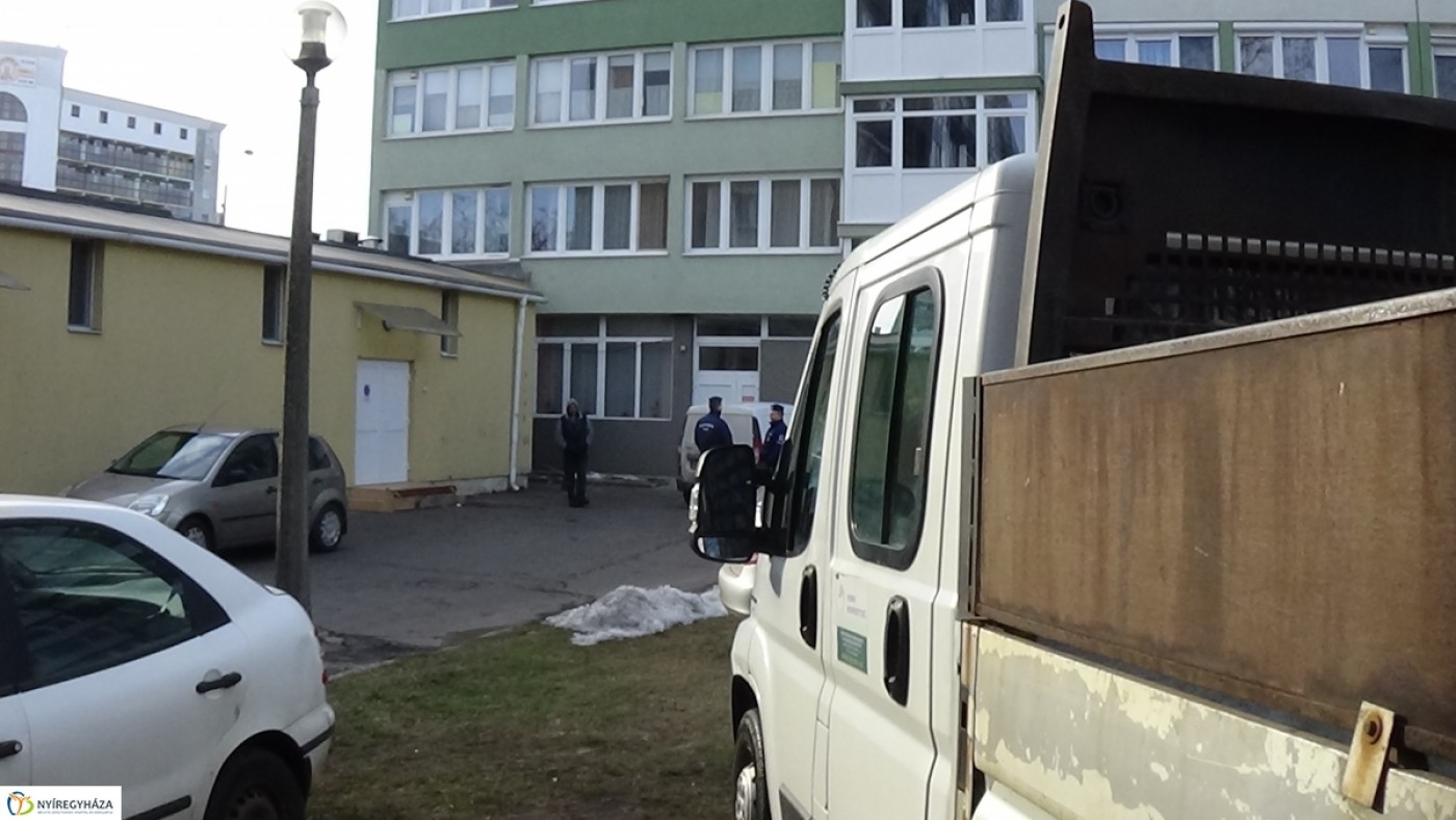 Újabb tragikus zuhanás a 9. emeletről - A fiatal nő ikergyerekeket hagyott itt!