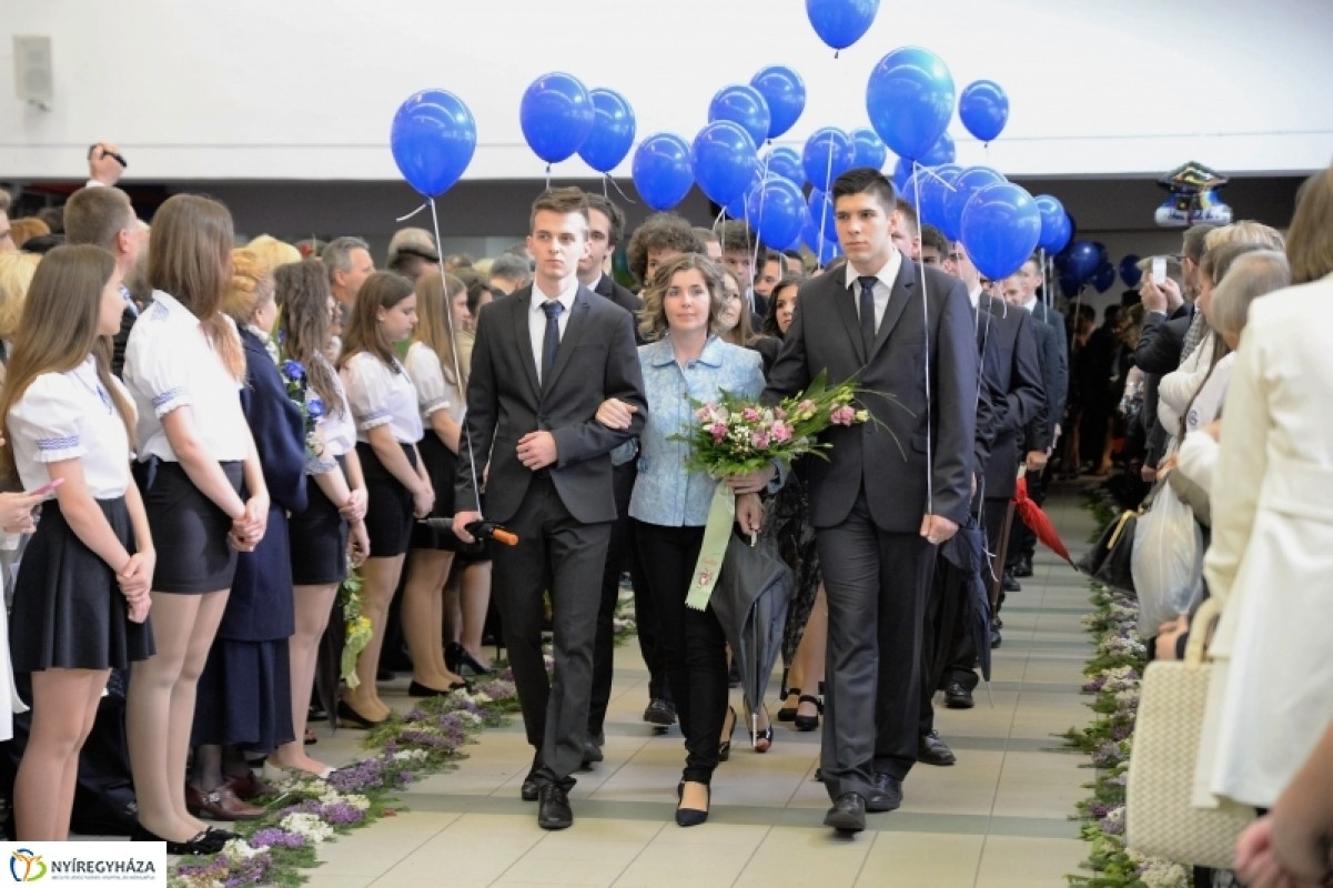Krúdy Gyula Gimnázium ballagása