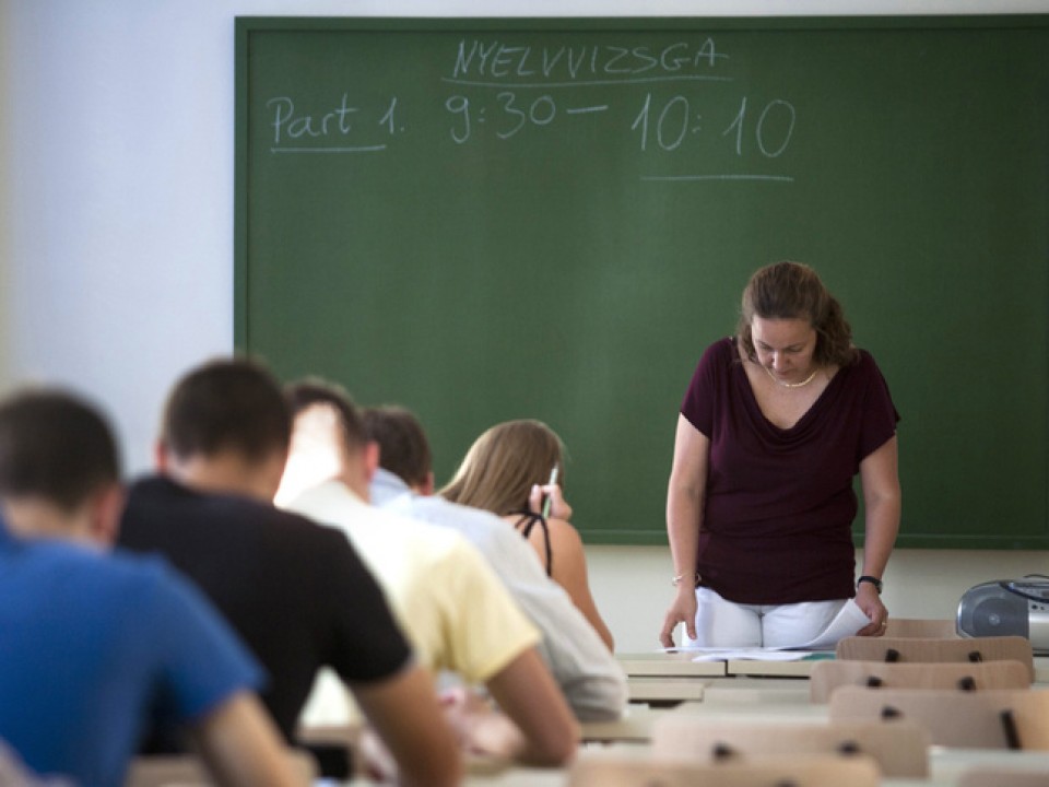 ITT VANNAK A RÉSZLETEK AZ INGYENES NYELVVIZSGÁRÓL