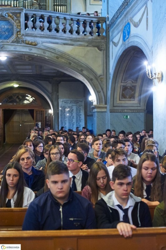 AZ ARADI VÉRTANÚKRA EMLÉKEZTÜNK