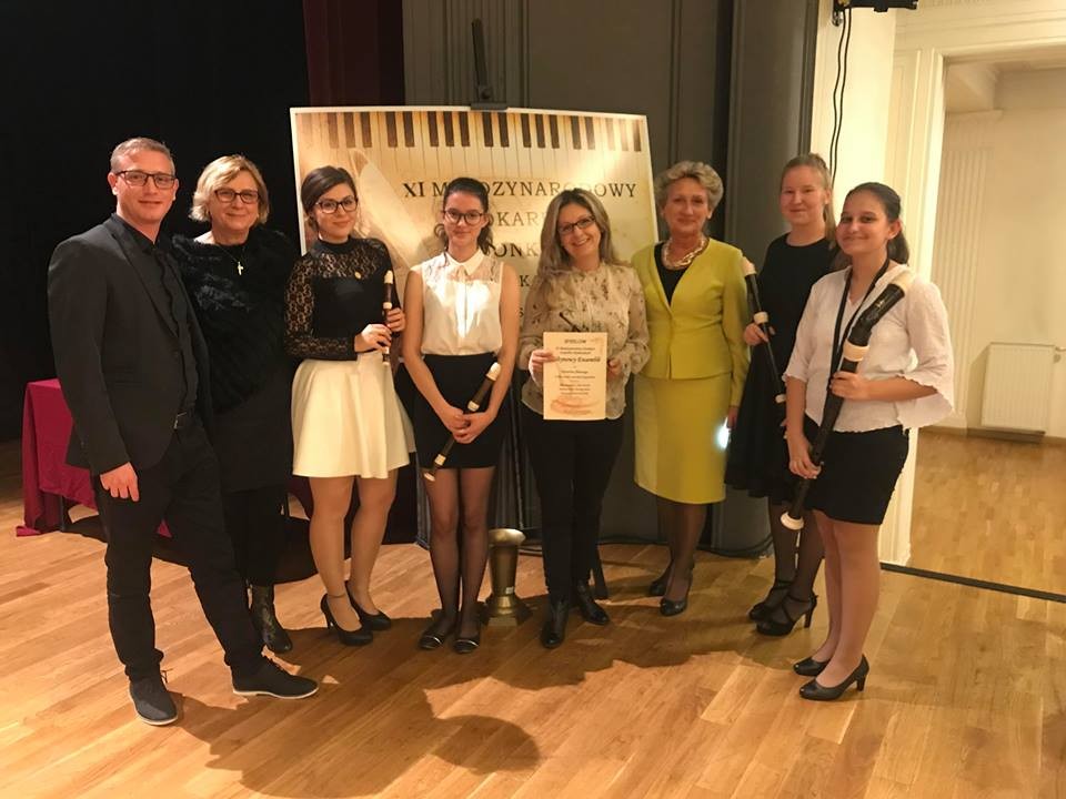 Platina minősítést kaptak a vikárosok Lengyelországban