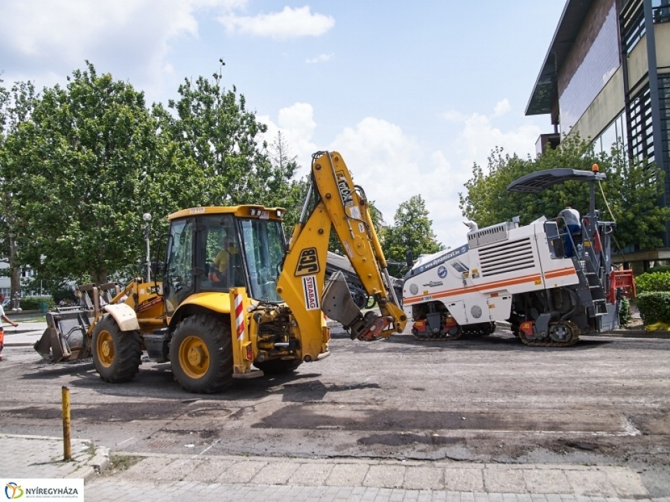 Gőzerővel zajlanak az út és járdaépítések