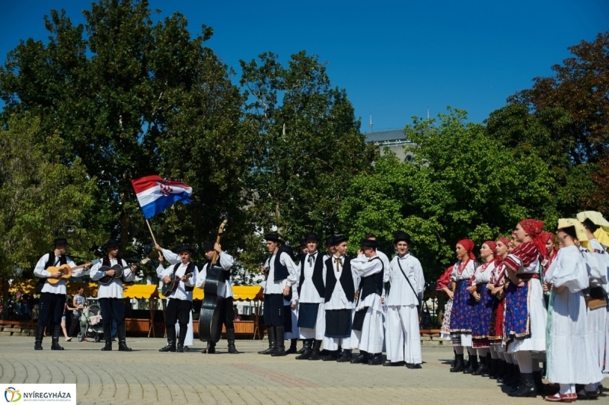 Táncolt az egész város - Fotók,videó!