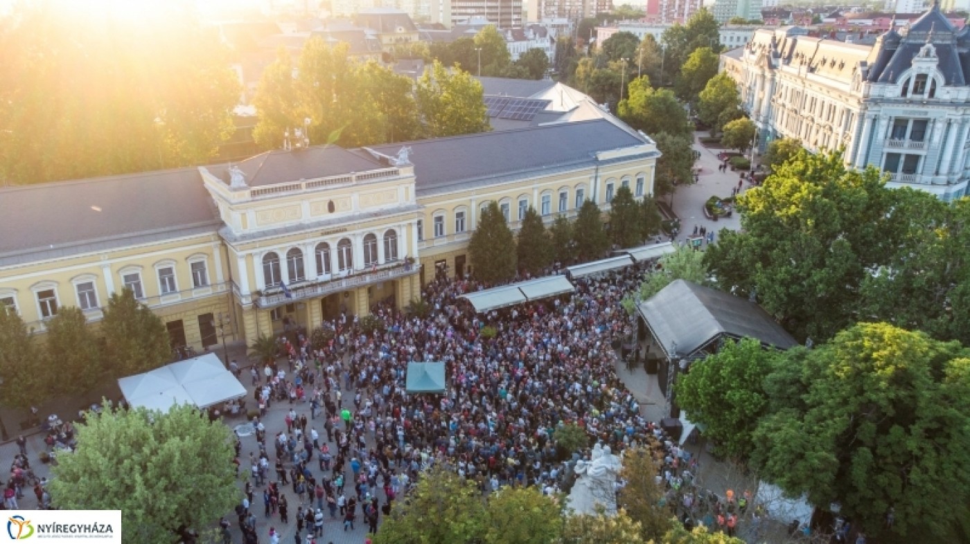 Így fogadták a sztárvendégeket a nyíregyháziak