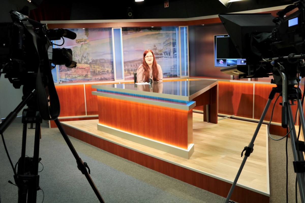 Benne voltunk a tévében - Ujhelyi Dóra írása