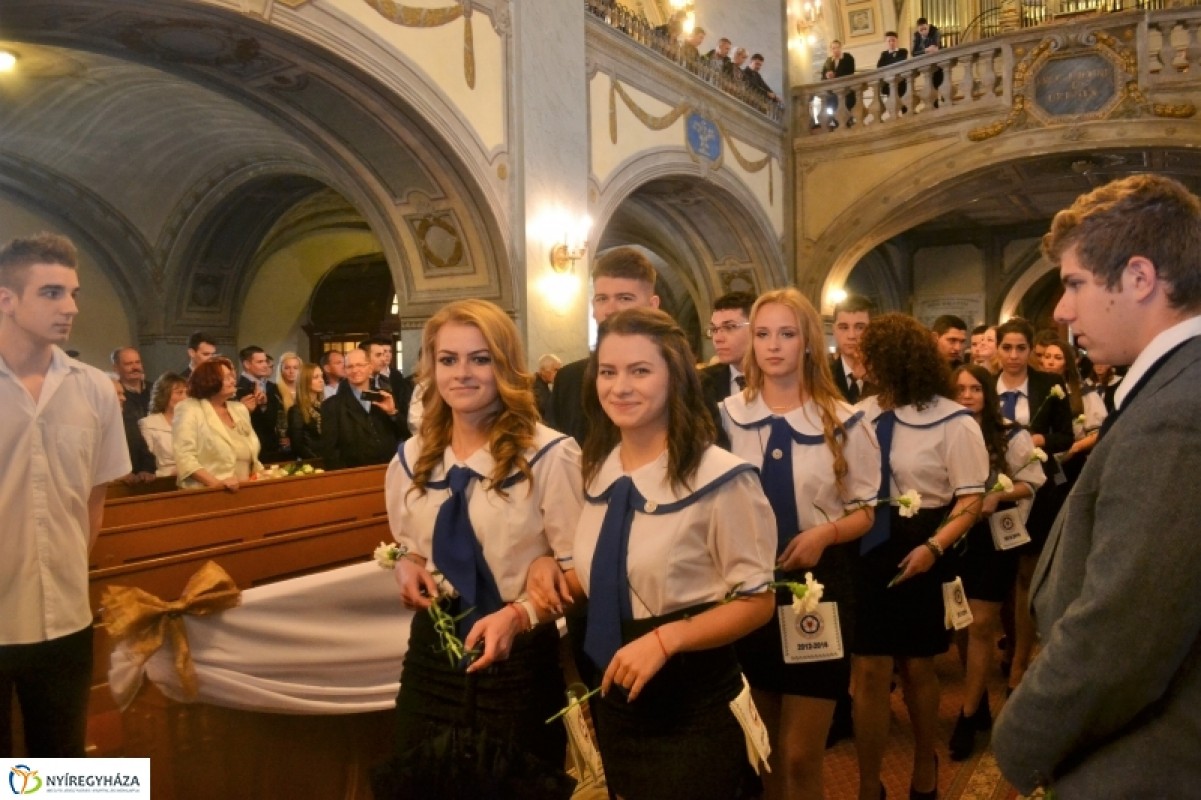 Ballagtak az Evangélikus Kossuth Lajos Gimnáziumból