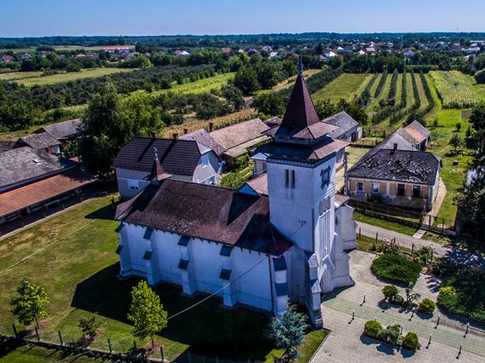 ELTÉVEDVE NAGYVARSÁNYBAN