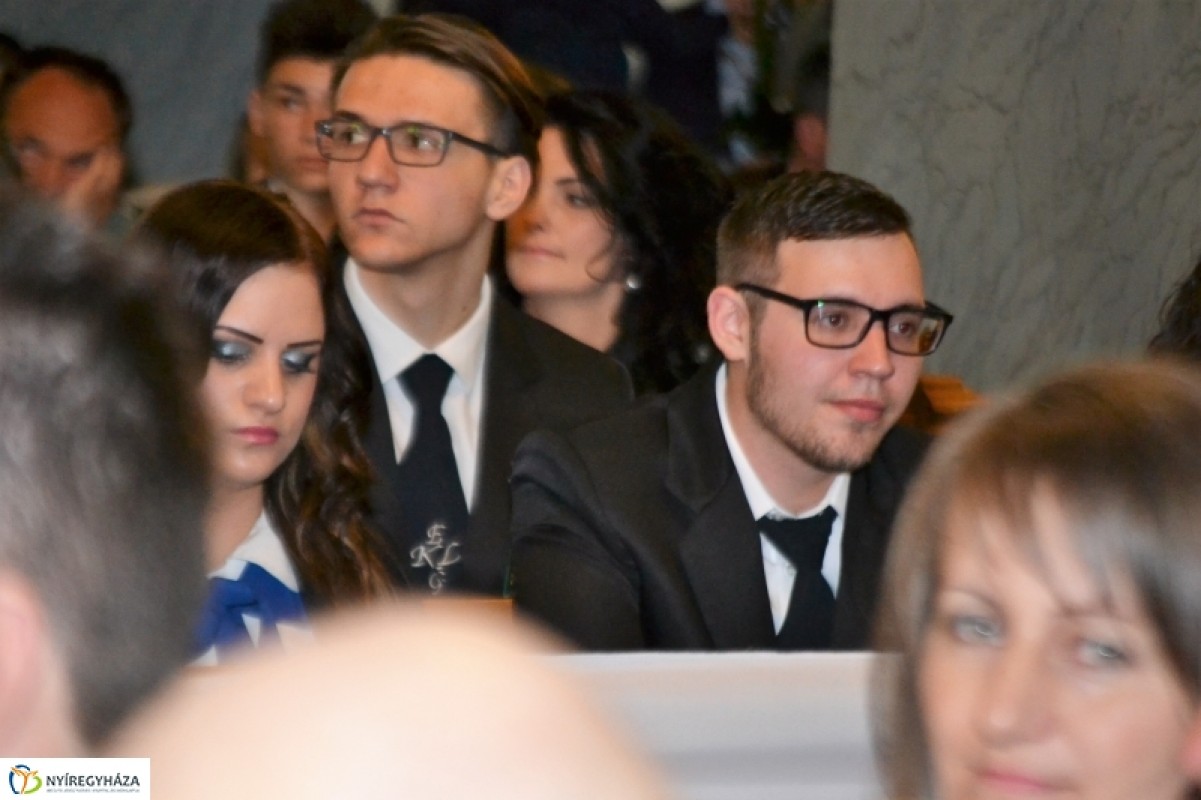 Ballagtak az Evangélikus Kossuth Lajos Gimnáziumból