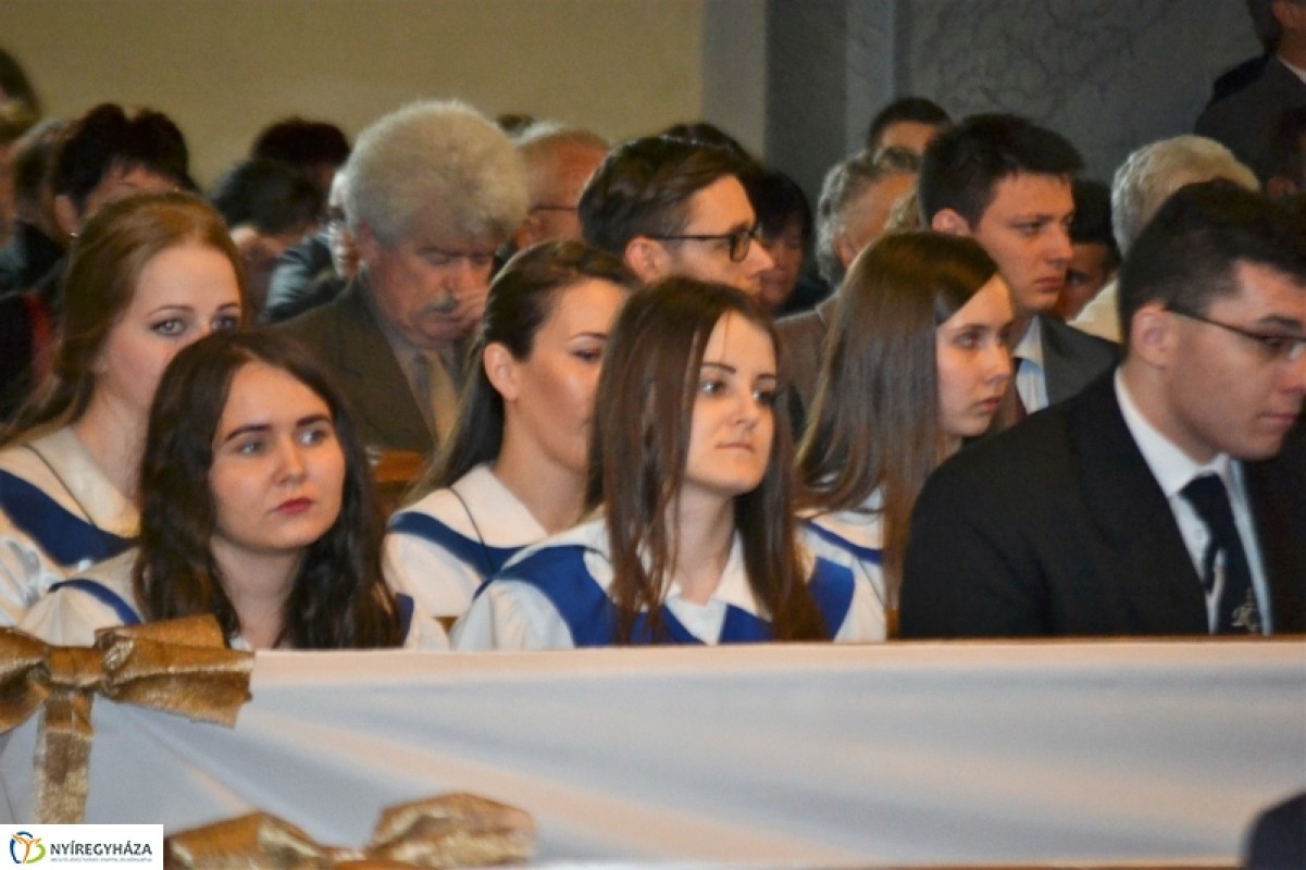 Ballagtak az Evangélikus Kossuth Lajos Gimnáziumból