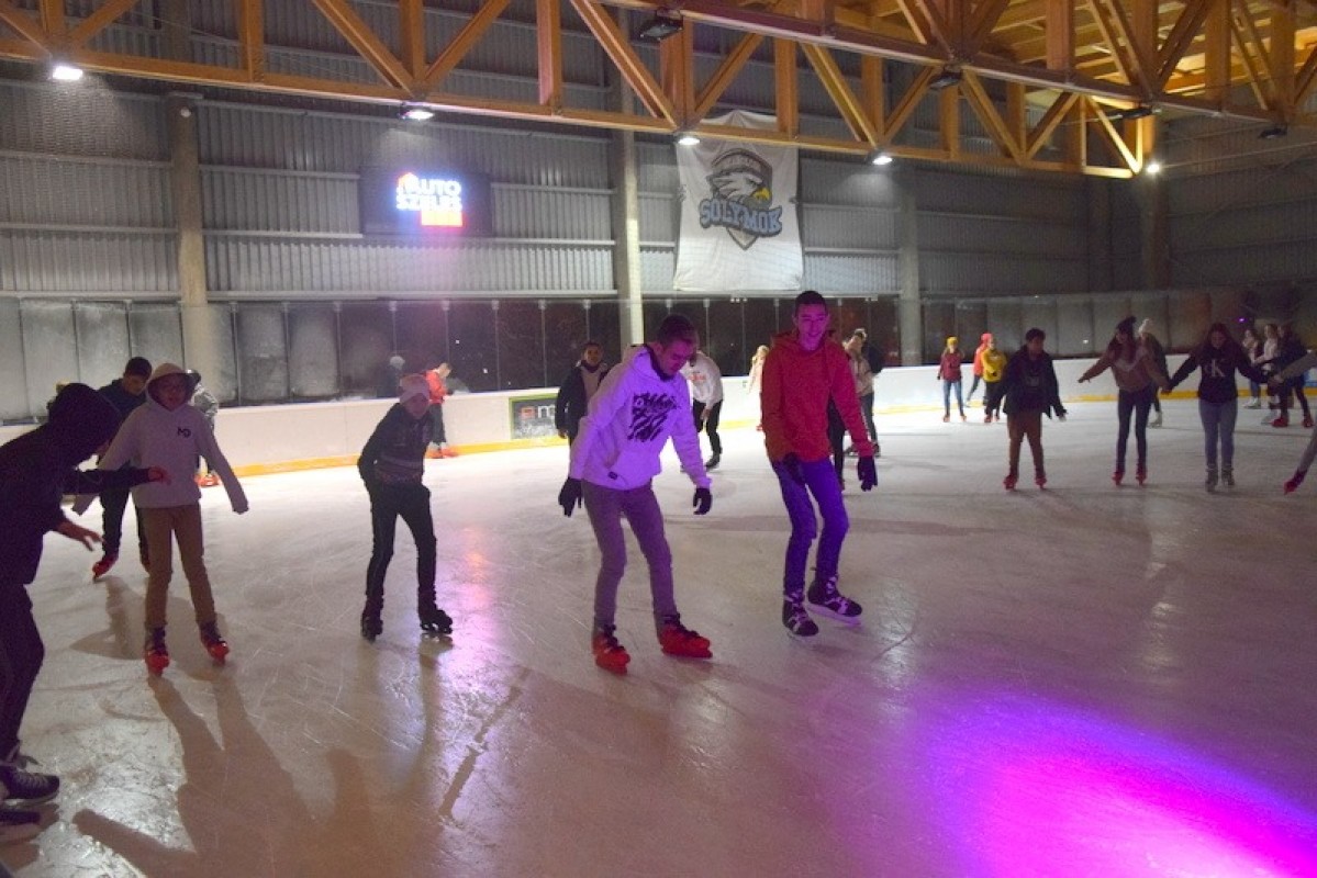 Őrületes hangulatban telt a Mikulás Ice Party a jégpályán