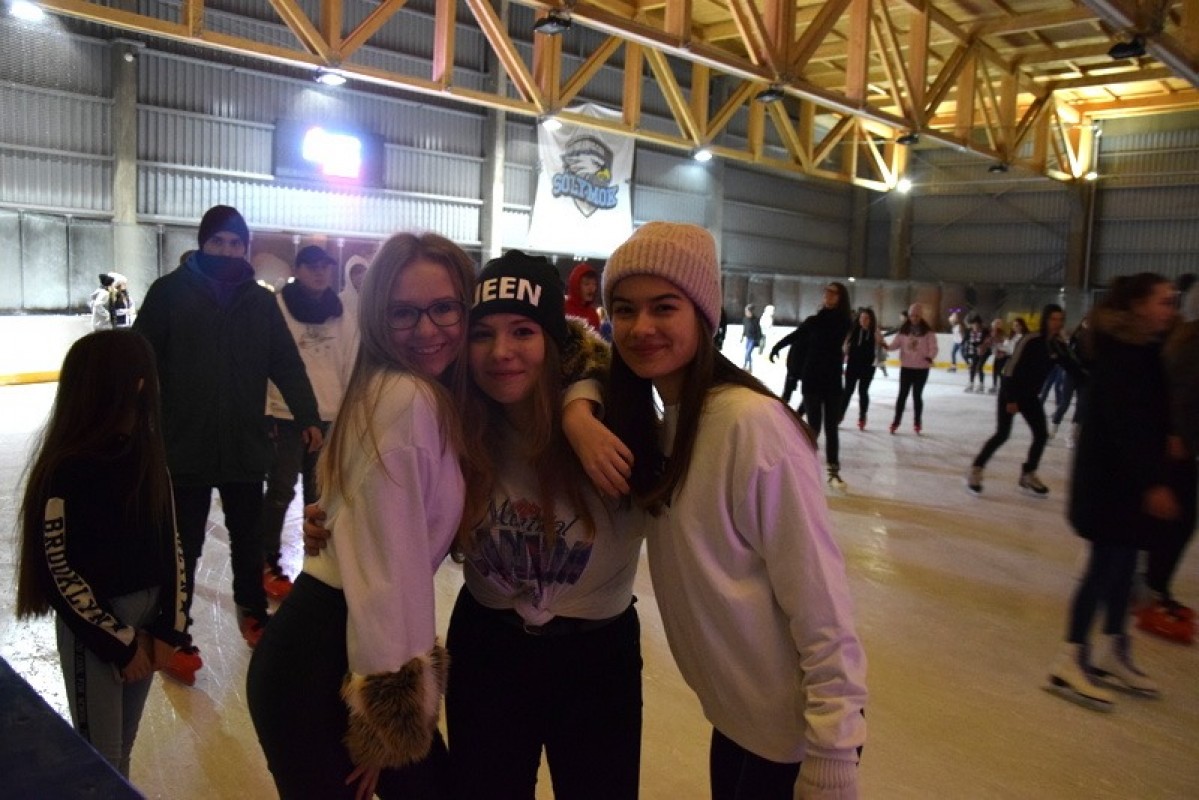 Őrületes hangulatban telt a Mikulás Ice Party a jégpályán