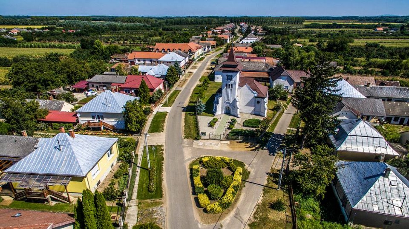 ELTÉVEDVE NAGYVARSÁNYBAN