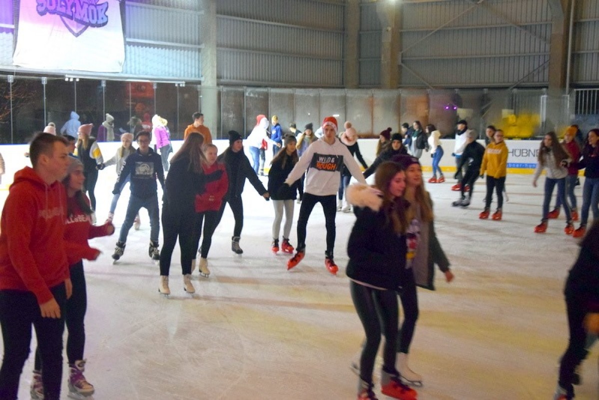 Őrületes hangulatban telt a Mikulás Ice Party a jégpályán