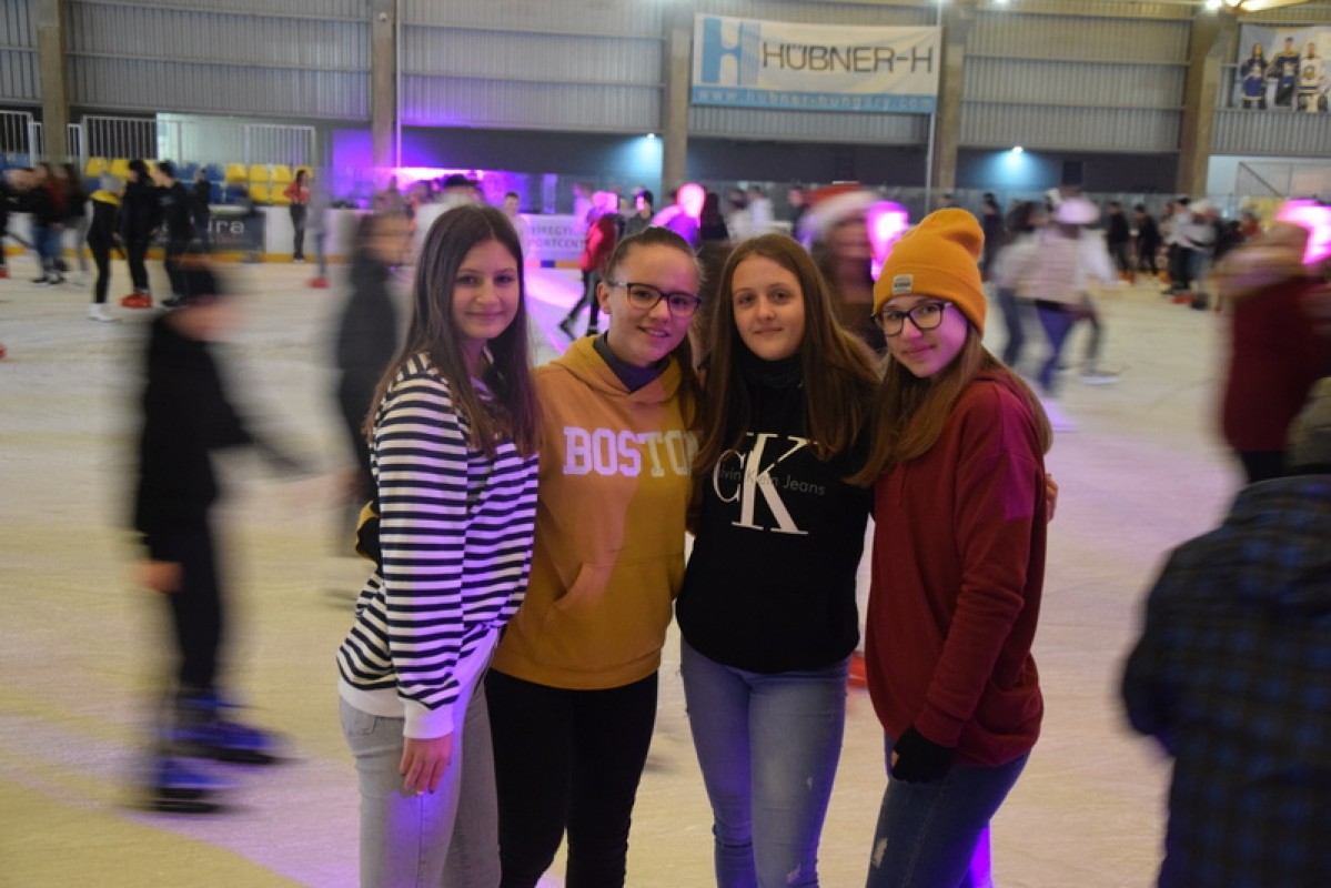 Őrületes hangulatban telt a Mikulás Ice Party a jégpályán