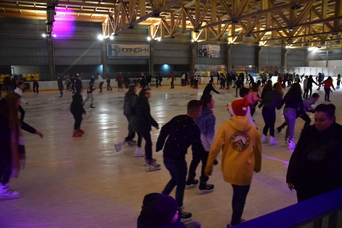 Őrületes hangulatban telt a Mikulás Ice Party a jégpályán