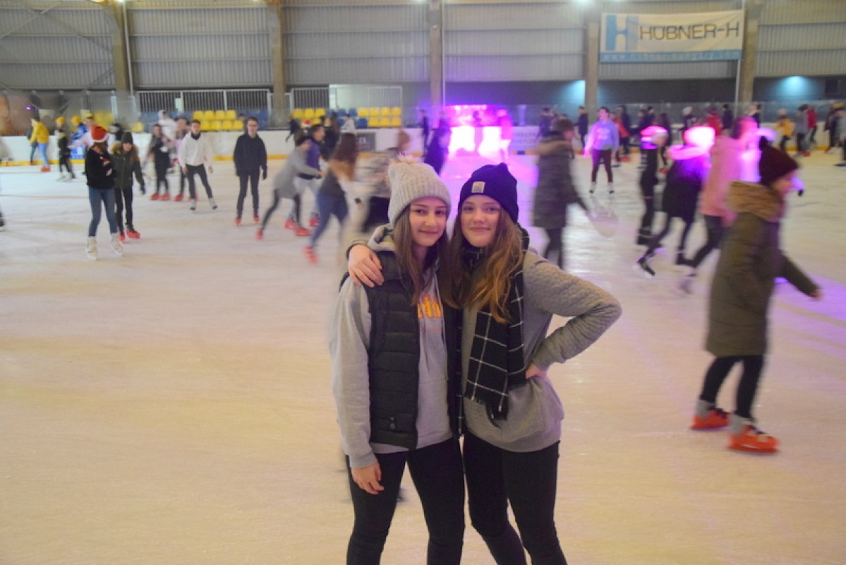 Őrületes hangulatban telt a Mikulás Ice Party a jégpályán