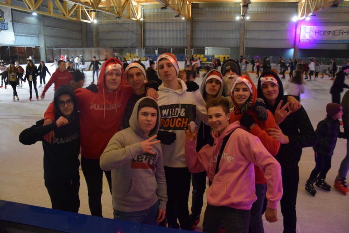 Őrületes hangulatban telt a Mikulás Ice Party a jégpályán