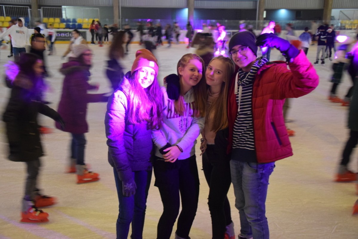 Őrületes hangulatban telt a Mikulás Ice Party a jégpályán