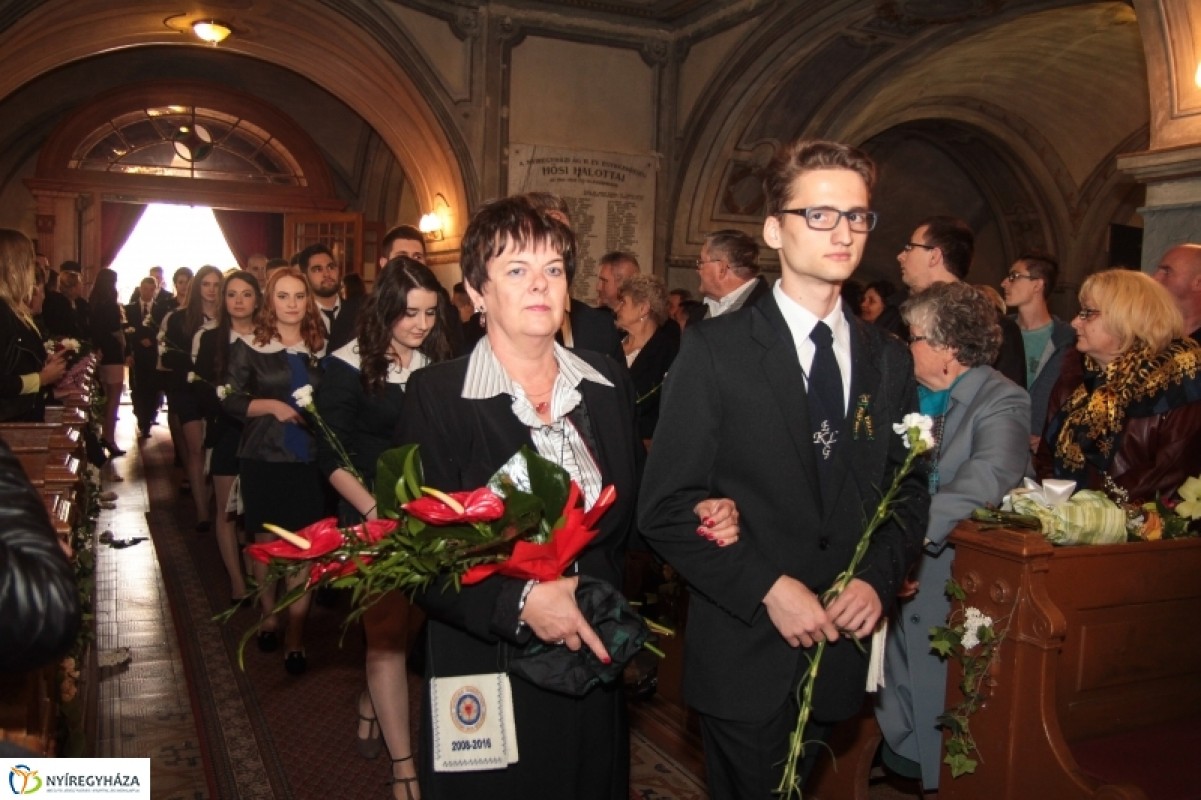 Ballagtak az Evangélikus Kossuth Lajos Gimnáziumból