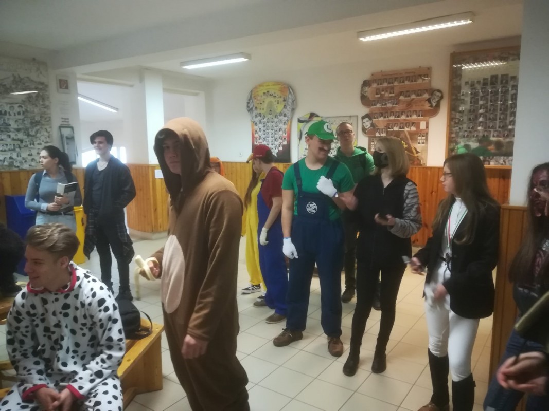 Jelmezverseny és „Fantáziaország” a Krúdyban