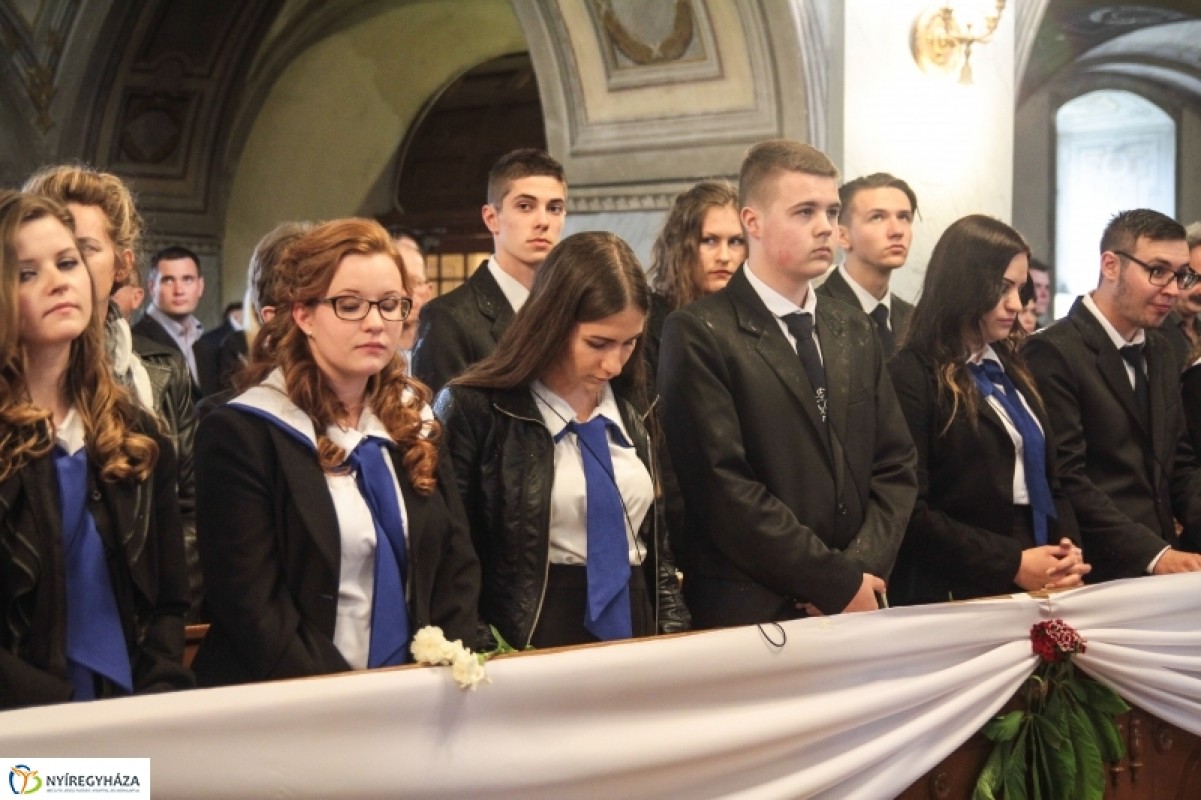 Ballagtak az Evangélikus Kossuth Lajos Gimnáziumból