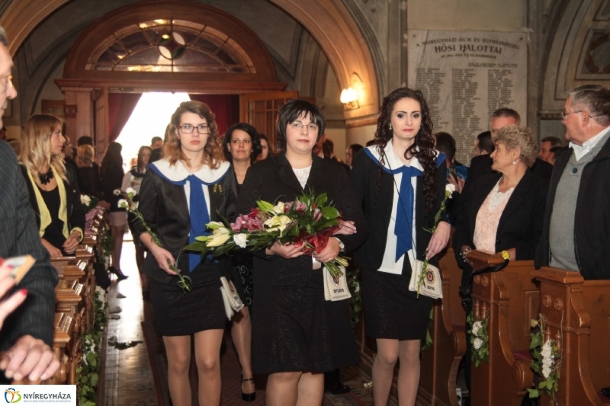 Ballagtak az Evangélikus Kossuth Lajos Gimnáziumból