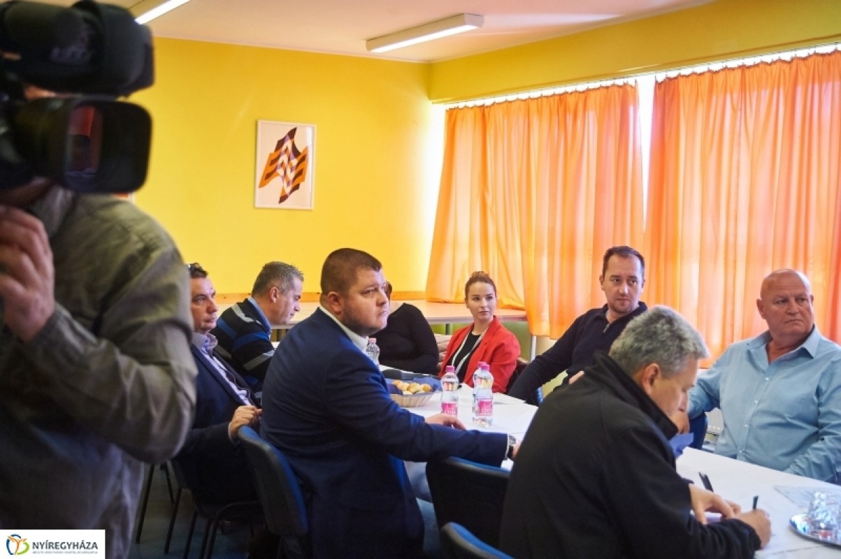 Helyszíni szemle a Vasváriban - Energetikailag megújult az intézmény