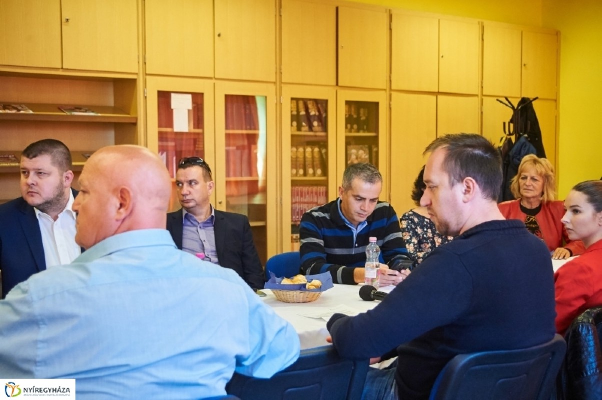 Helyszíni szemle a Vasváriban - Energetikailag megújult az intézmény