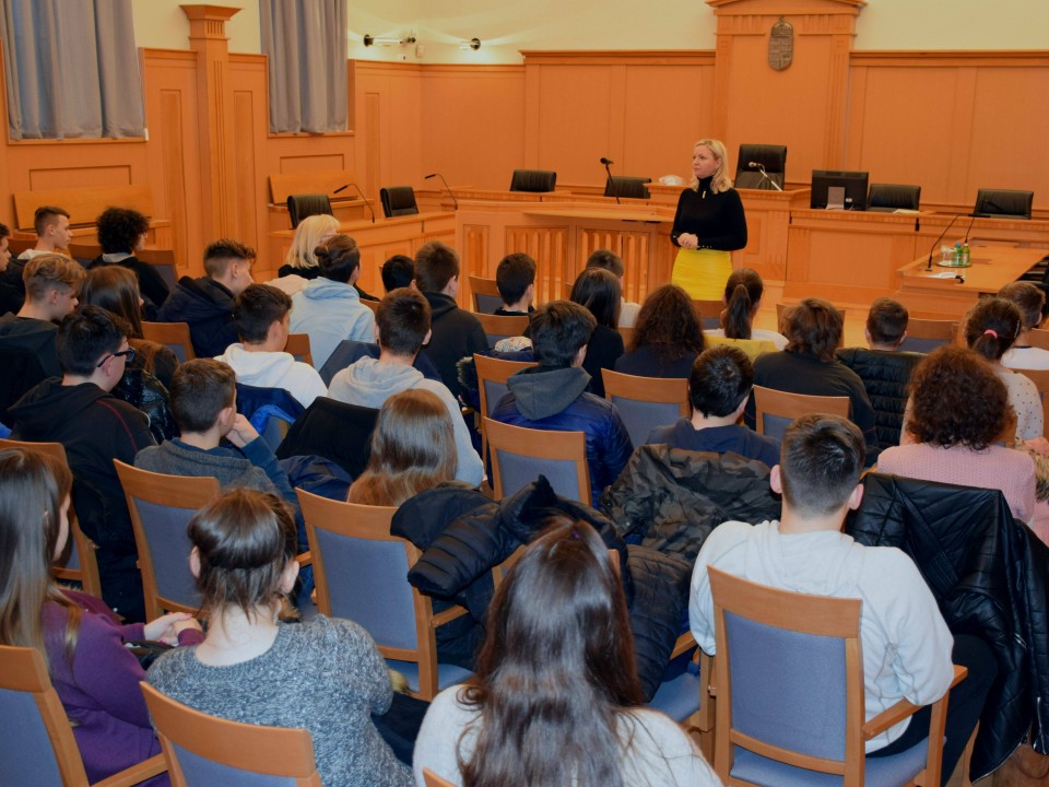 Az Arany diákjai jártak a bíróságon