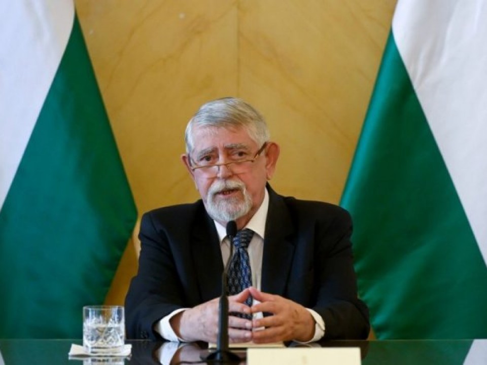 Tízezer pedagógus kap bruttó ötszázezer forint egyszeri juttatást