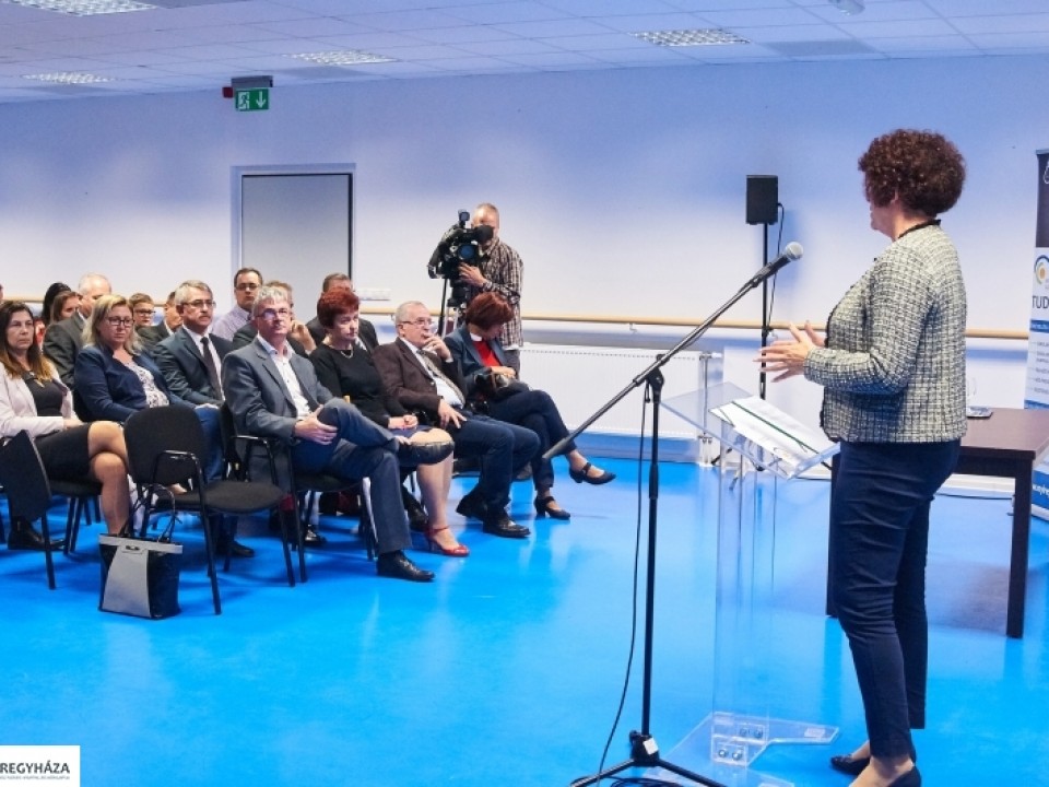 I. VÁROSI SZÜLŐI ÉRTEKEZLET – 10 ISKOLA KÍNÁLATÁBÓL VÁLASZTHATTAK