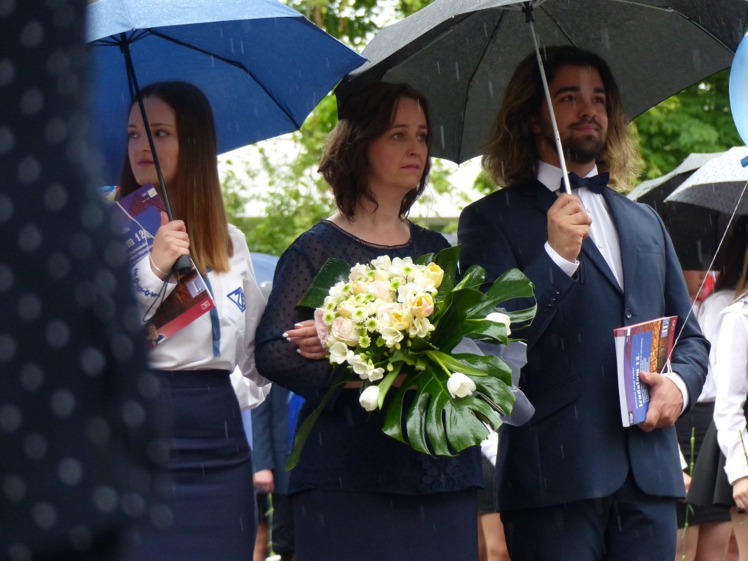 Elballagtak a Zrínyi végzősei - Az eső sem ronthatta el az ünnepi pillanatokat