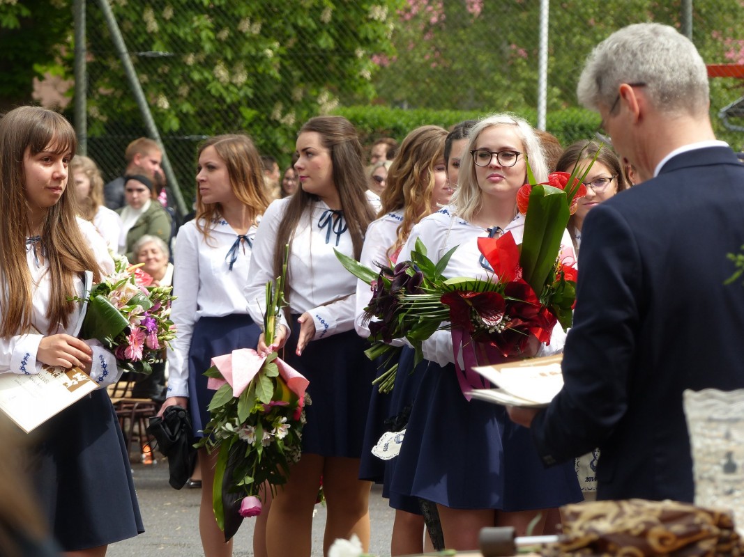 Elballagtak a Zrínyi végzősei - Az eső sem ronthatta el az ünnepi pillanatokat