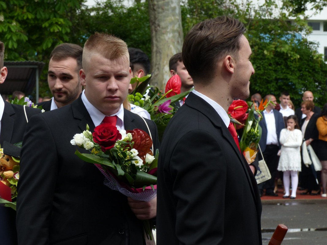 Elballagtak a Zrínyi végzősei - Az eső sem ronthatta el az ünnepi pillanatokat