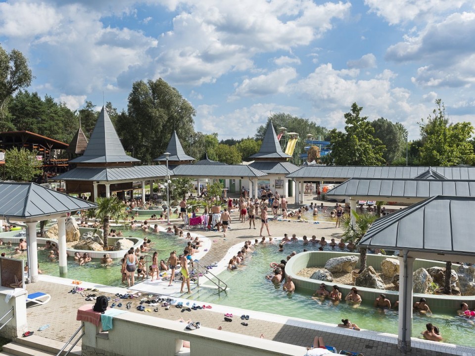 Lezárja idei szezonját a Parkfürdő